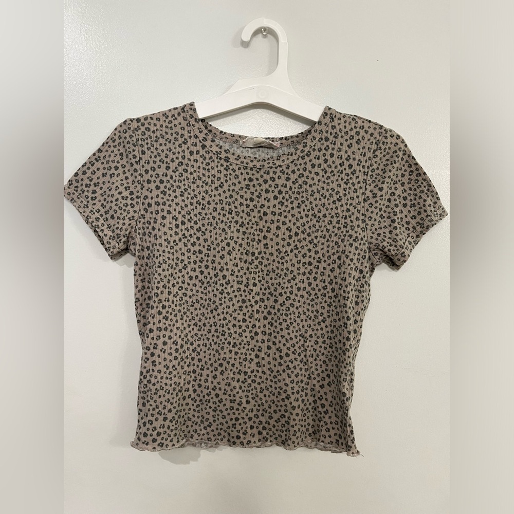 Pink Rose Leopard-Print Short Sleeve Tee, size small